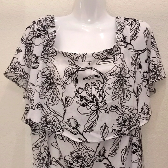 ASHRO Ruffled Floral Blouse - Picture 3 of 15
